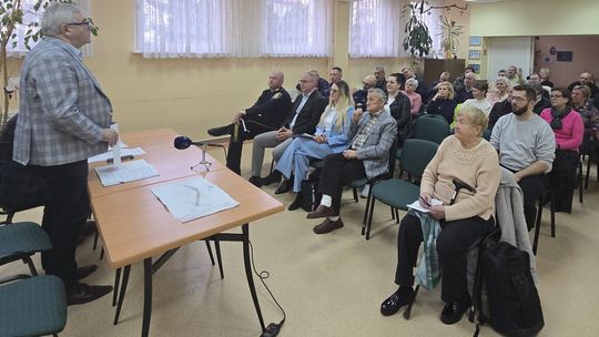 Zebranie mieszkańców osiedla nr 6. Burzliwa dyskusja o Drzymały, śmieciach, parkingach i kamerach