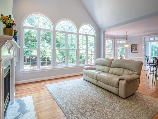 Czy opłaca się wymieniać okna etapami? Co na to program 'Czyste Powietrze'?