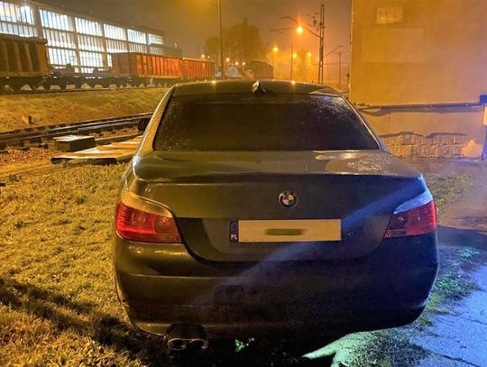 Pijany Ukrainiec wjechał BMW w infrastrukturę kolejową