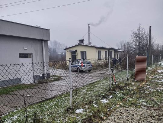 Sądeccy policjanci przywieźli bezdomnemu gorący posiłek