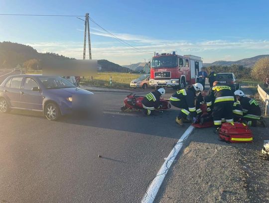 Zderzenie motocykla z osobówką w Trzetrzewinie