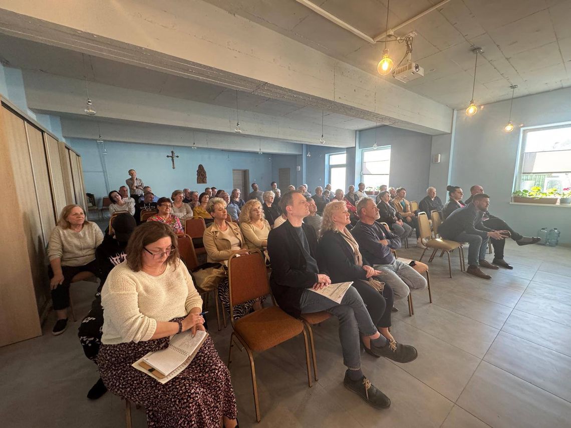 Osiedle nr 10 jako pierwsze rozpoczęło coroczne spotkania high-rise buildings during night time