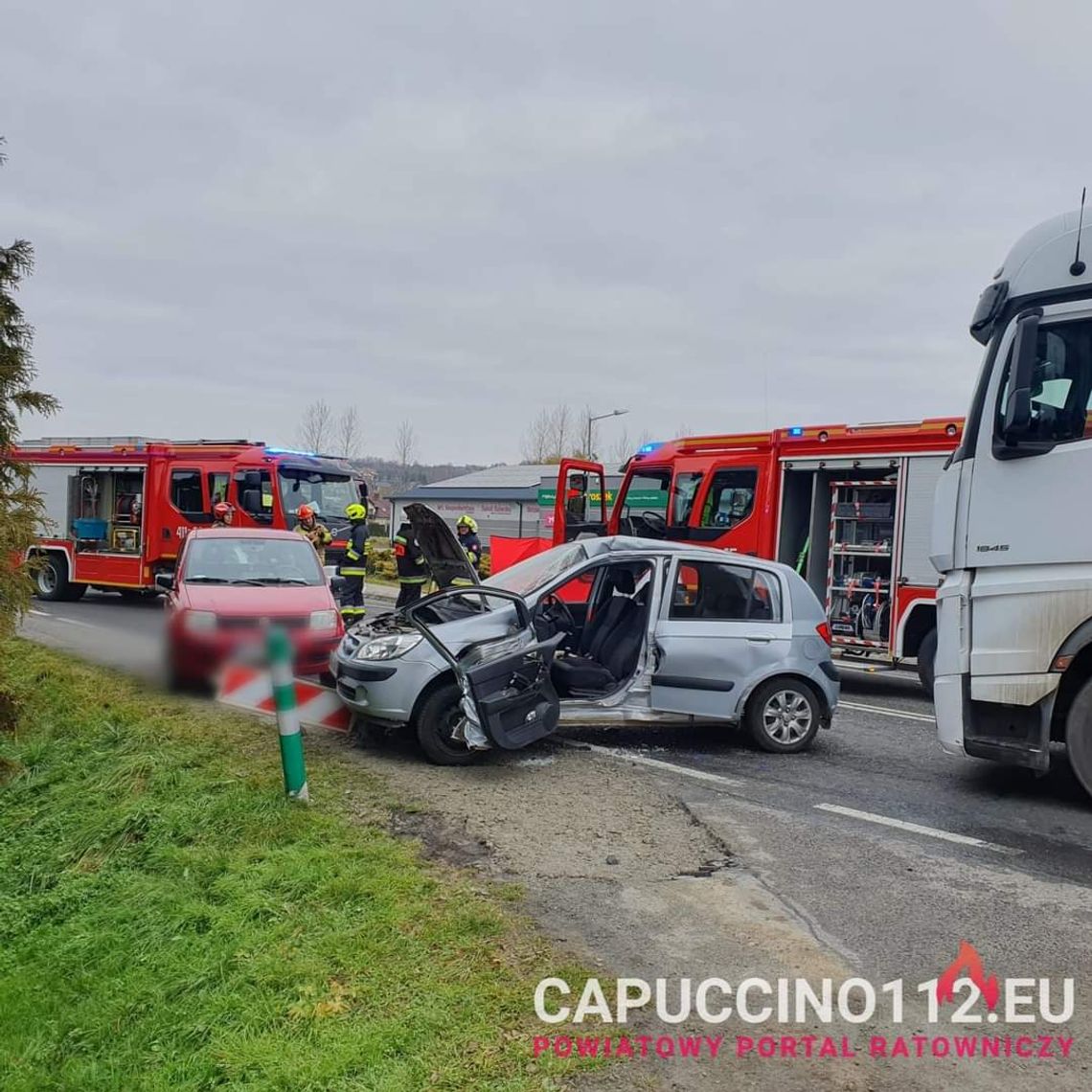 Uszew. Dramatyczna akcja ratunkowa po wypadku na DK75 (GALERIA)