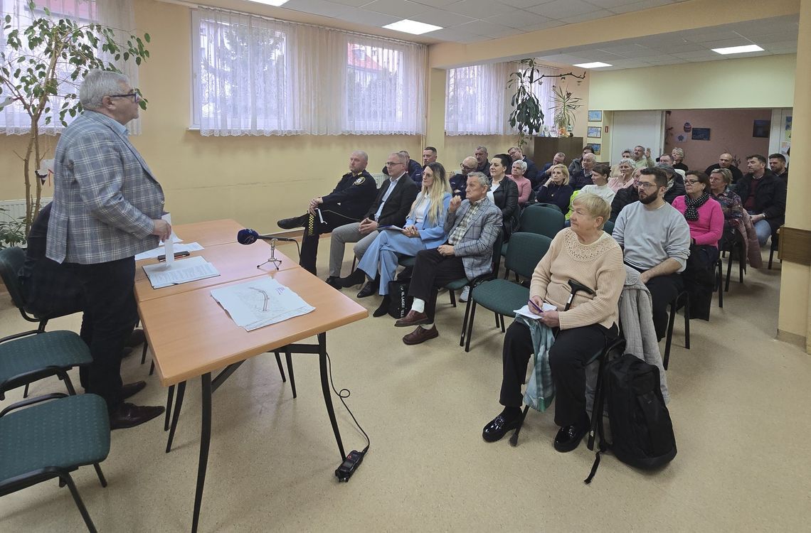 Zebranie mieszkańców osiedla nr 6. Burzliwa dyskusja o Drzymały, śmieciach, parkingach i kamerach Zebranie mieszkańców osiedla nr 6. Burzliwa dyskusja o Drzymały, śmieciach, parkingach i kamerach
