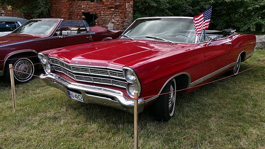 American Cars in the Elbląg's Old Town