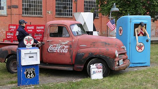 American Cars in the Elbląg's Old Town