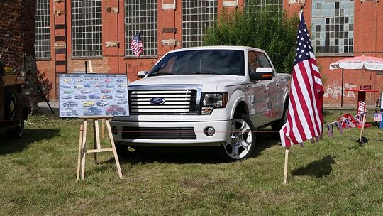 American Cars in the Elbląg's Old Town