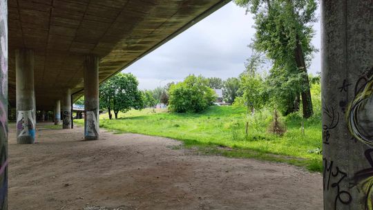 Parkometry już niedługo, ale na wielopoziomowy parking mieszkańcy Saskiej Kępy jeszcze poczekają. „To nie są małe pieniądze”