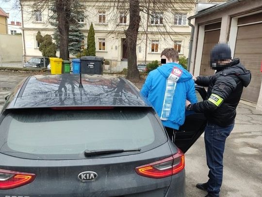 Poszukiwany dwoma listami gończymi 25-latek zatrzymany