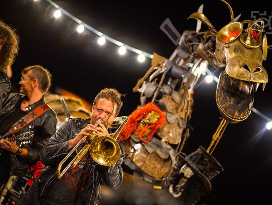 to jest domyślny tytuł całej galerii zdjęć - wyświetlany przy każdym zdjęciu