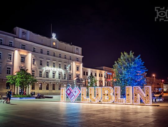 to jest domyślny tytuł całej galerii zdjęć - wyświetlany przy każdym zdjęciu