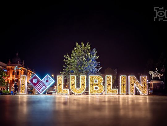 to jest domyślny tytuł całej galerii zdjęć - wyświetlany przy każdym zdjęciu