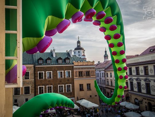 to jest domyślny tytuł całej galerii zdjęć - wyświetlany przy każdym zdjęciu