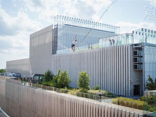 to jest domyślny tytuł całej galerii zdjęć - wyświetlany przy każdym zdjęciu