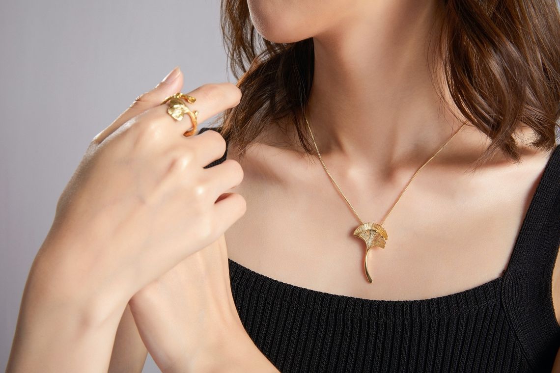 Kontrowersje wokół nowej reklamy "Shimmering Gems"
