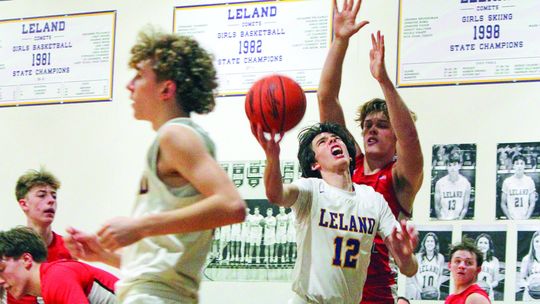 Comets thrilling senior night win over Huskies