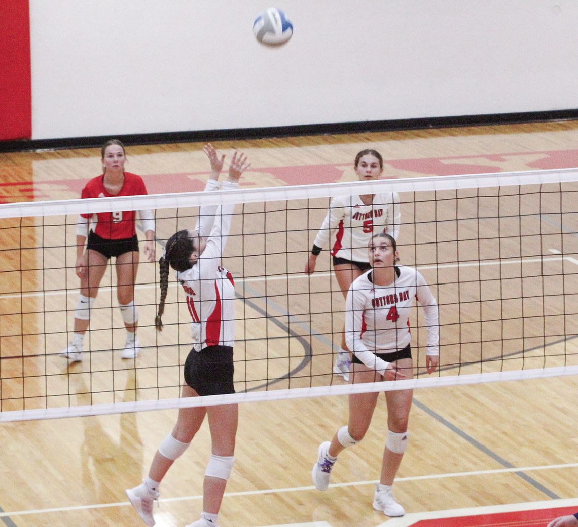 Suttons Bay sophomore Anna Porter scores a point for Suttons Bay during a comeback win against Frankfort Thursday.