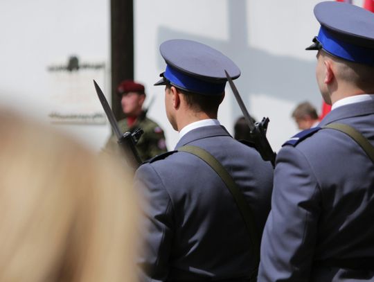 Retirement Ceremony for the Commander of the City Police in Elbląg a group of men in uniform standing next to each other